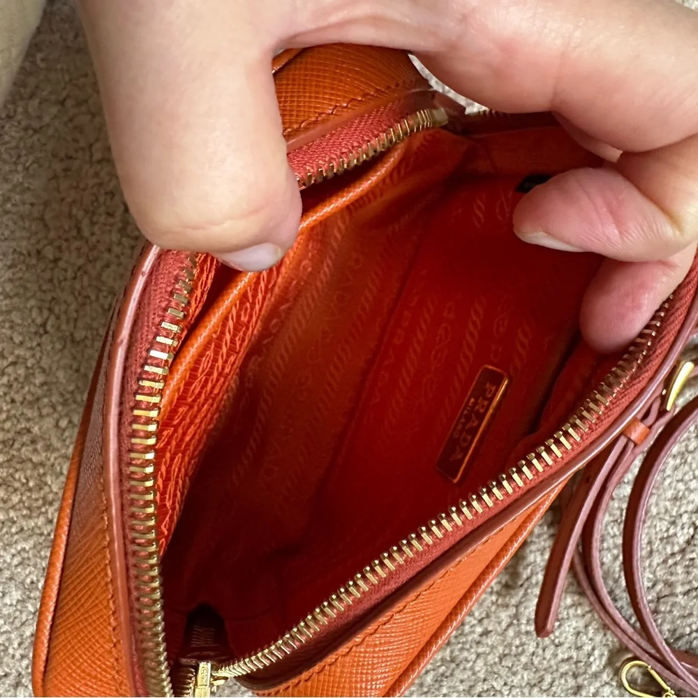 Authentic Prada Saffiano camera bag - Picture 9 of 10